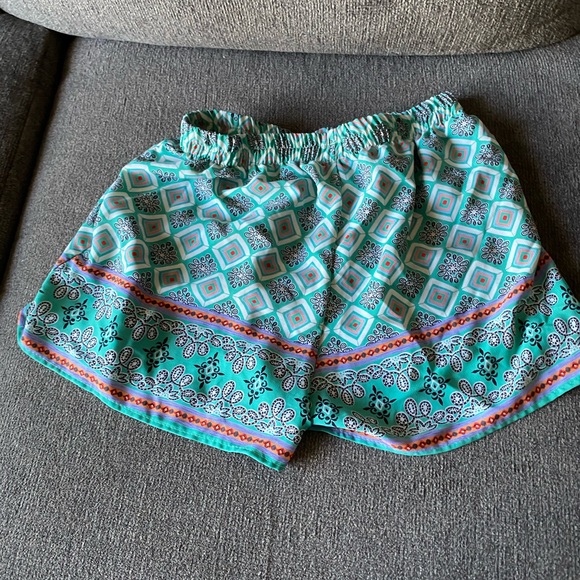 Dress shorts juniors size small. - Picture 2 of 4